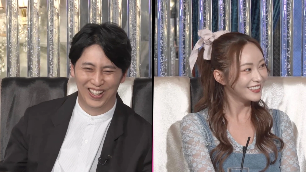 笑顔の男性と女性が並んで映っています