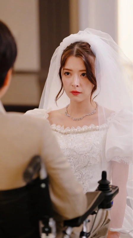 花嫁と車椅子の男性