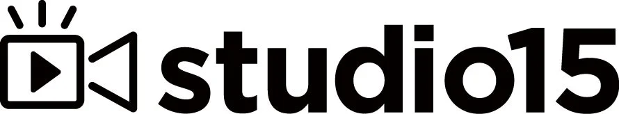 「studio15」というテキストと、光を発しているビデオカメラのアイコンが描かれたロゴマークです。