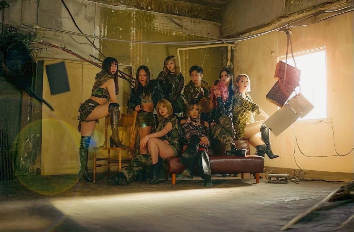 ミリタリーファッションのグループ