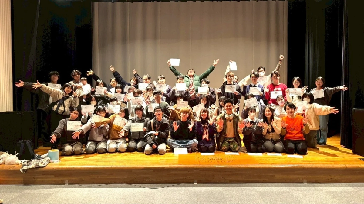 修了証を持つ子どもたち