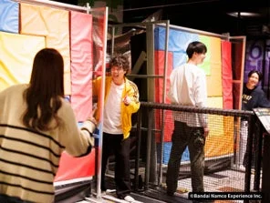 VSパークでの交流を楽しむ人々