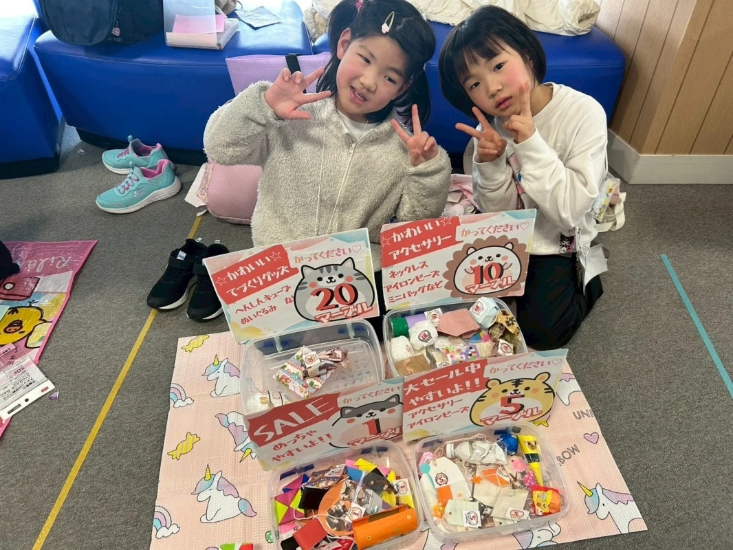手作り品を販売する子どもたち