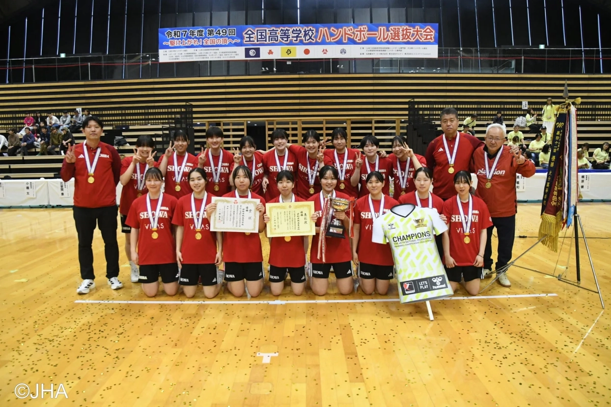 昭和学院高等学校女子チーム集合写真