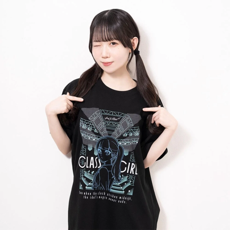 新居歩美さんが着用する「ガラスガール」4周年記念Tシャツ