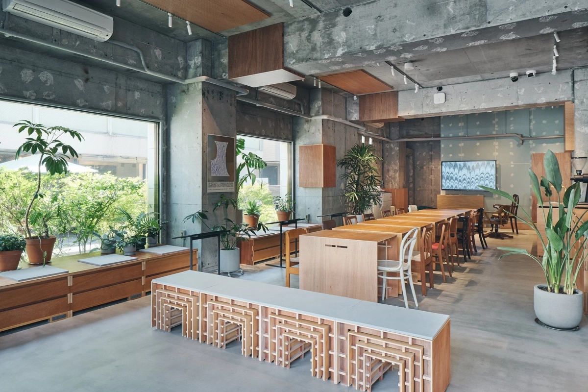 モダンなカフェ兼コワーキングスペース「n.5」の内部