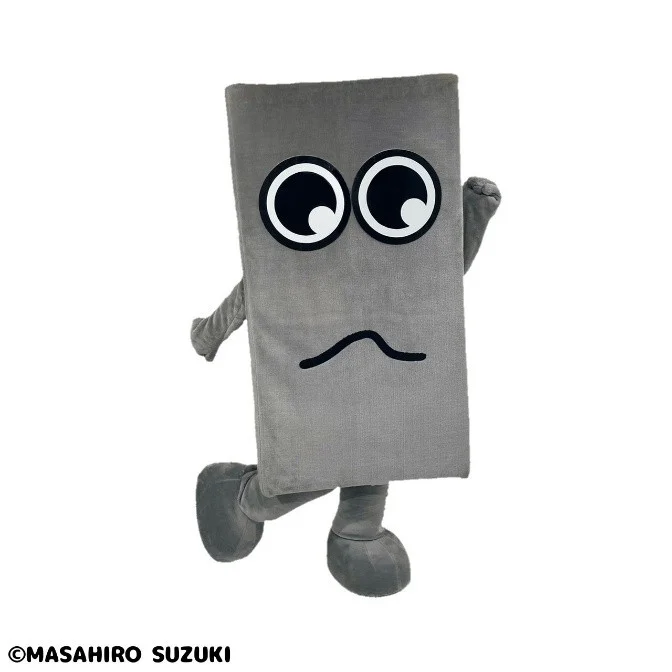 白背景に、灰色で四角い体が特徴の可愛らしいマスコットキャラクターが描かれています。
