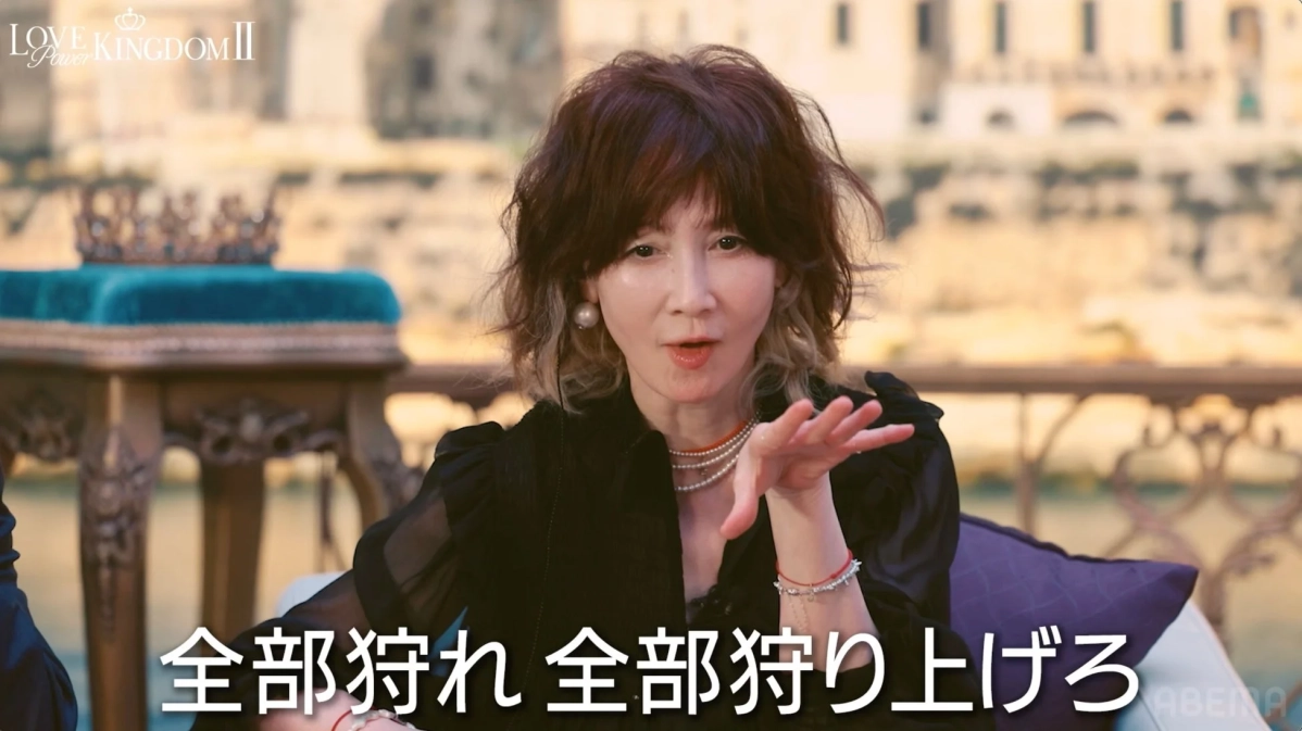 女性がジェスチャーを交えて熱弁を振るい「全部狩れ 全部狩り上げろ」のテロップがある画像