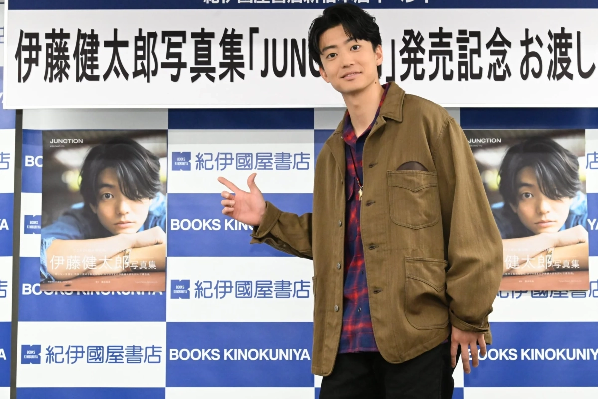 ファンにメッセージを送る伊藤健太郎さん