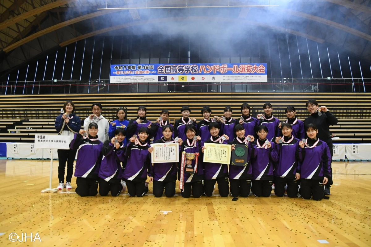 熊本市立千原台高等学校女子チーム集合写真