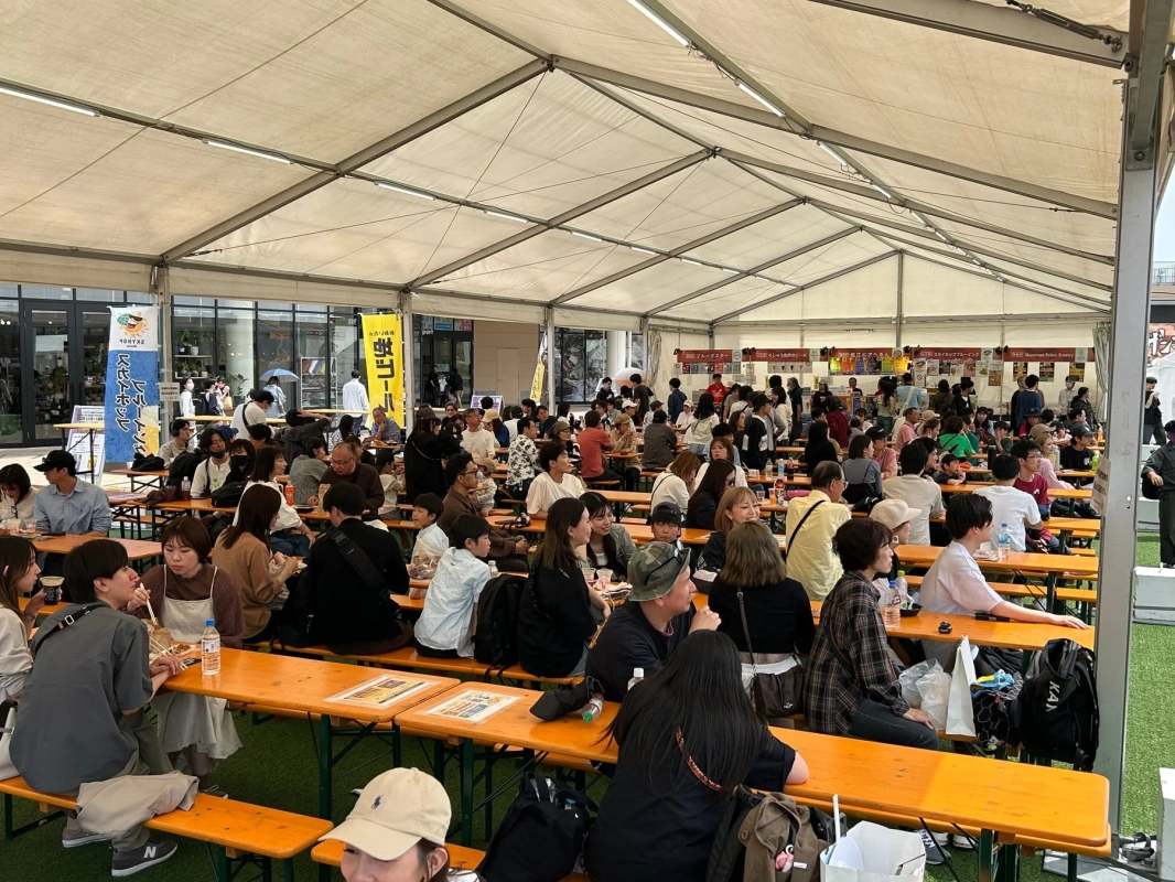 屋外イベントのダイニング