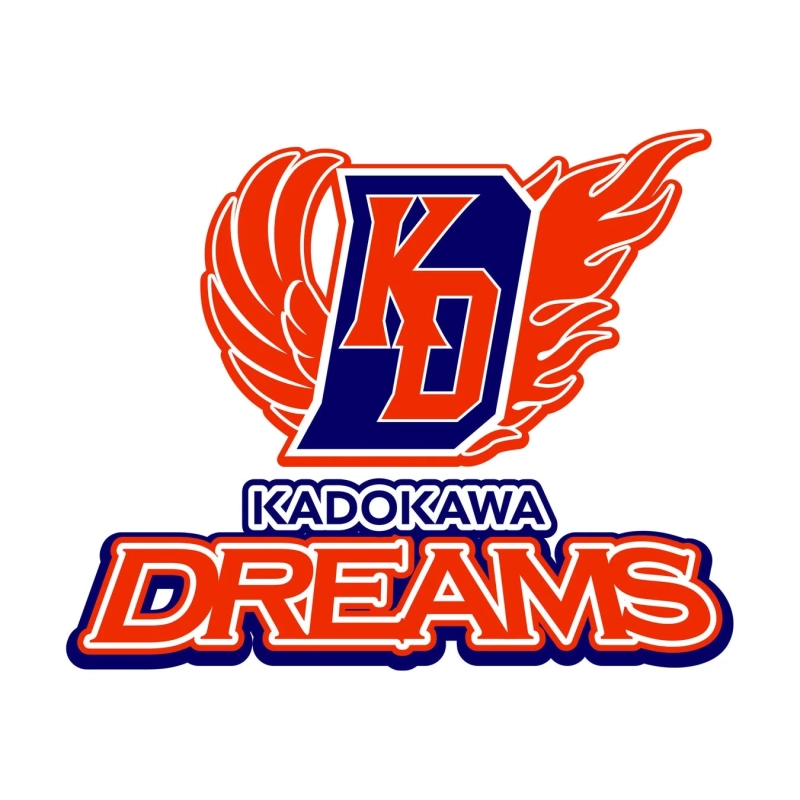 KADOKAWA DREAMSのロゴマークです。青と赤を基調とし、中央には「KD」の文字がデザインされた盾と、その両側に広がる翼が描かれています。力強さと躍動感を感じさせるデザインです。