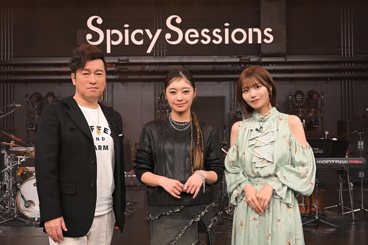 MCの黒沢薫さん、中西アルノさん、吉柳咲良さん