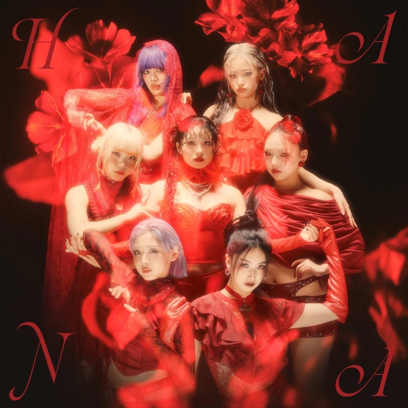 赤い衣装のHANAメンバー