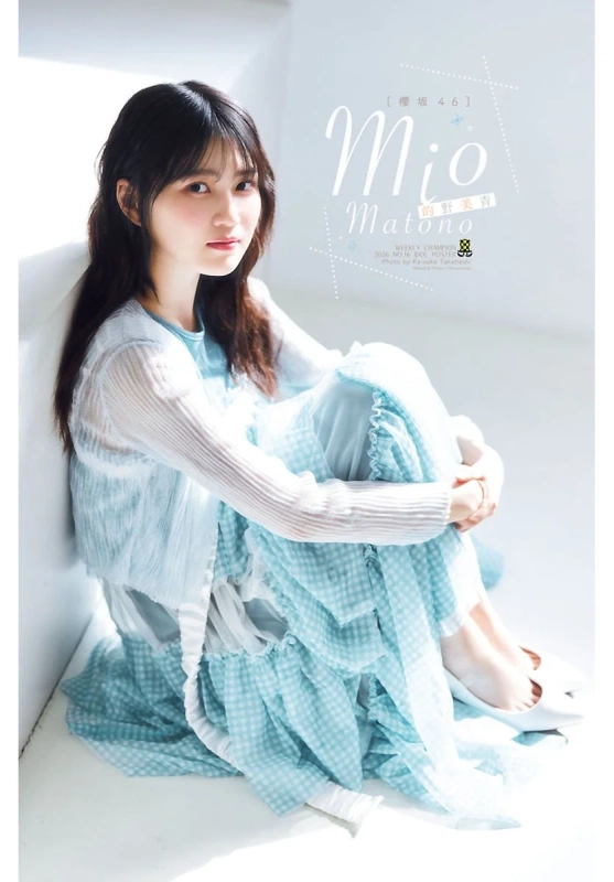 水色のギンガムチェックのドレスを着用した櫻坂46の的野美青さん