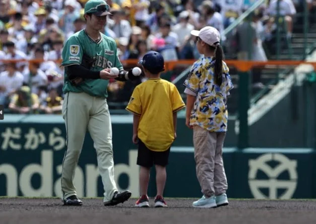 野球選手と交流するスタメンKIDS