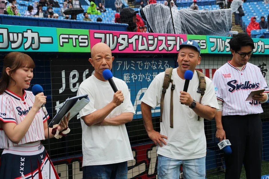 イベント中のバイきんぐとMC