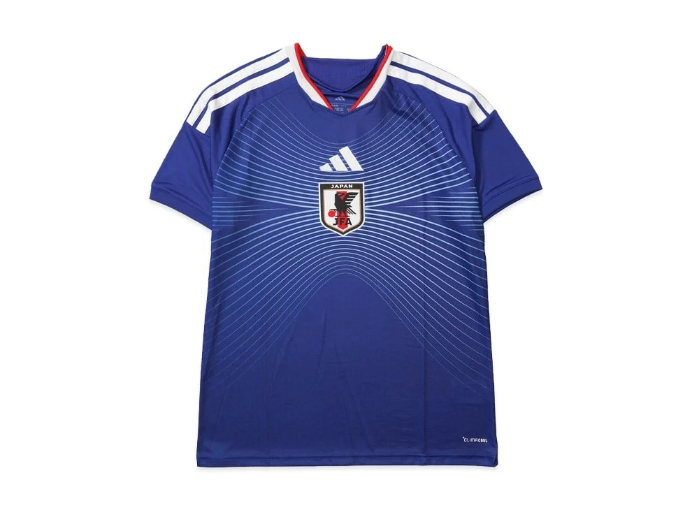 青色を基調としたサッカー日本代表のユニフォーム