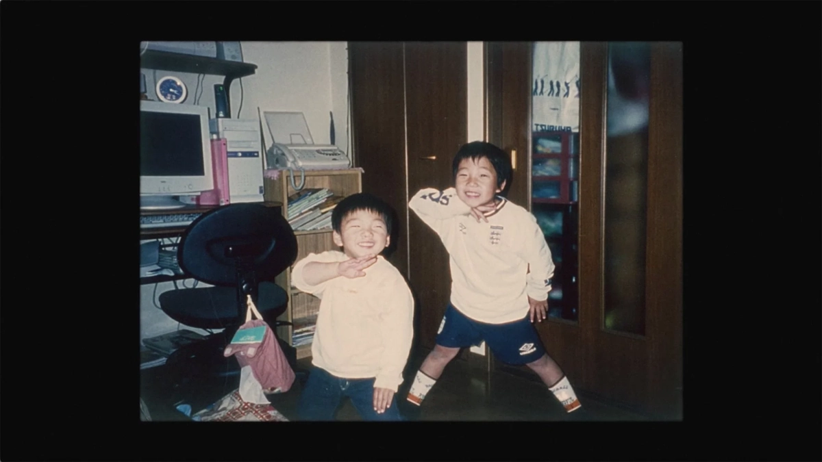 幼少期の堂安律選手と堂安憂さん