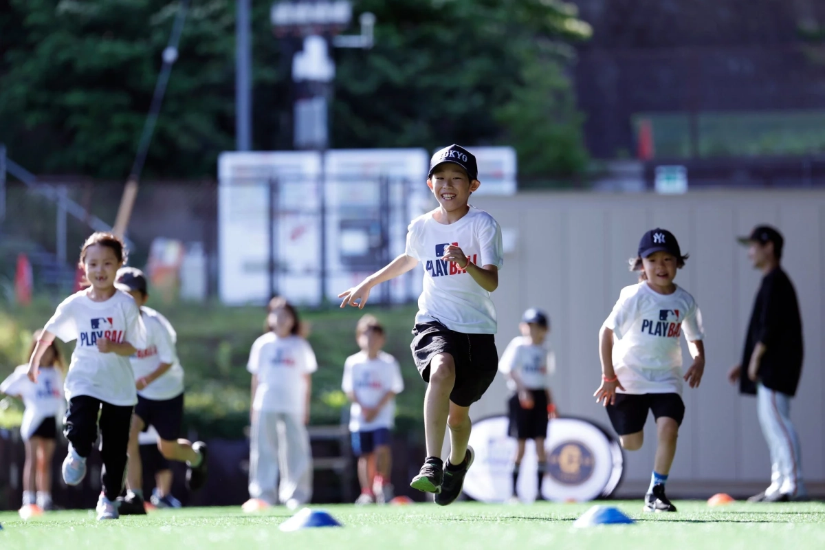 楽しそうに走る子どもたち