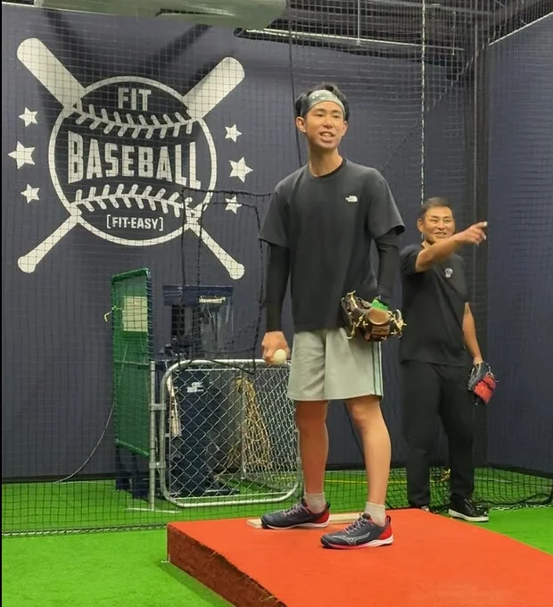 野球教室で指導する様子