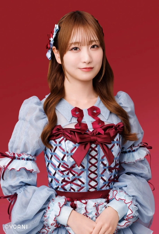 豪華な衣装を身につけた=LOVE 瀧脇笙古さん