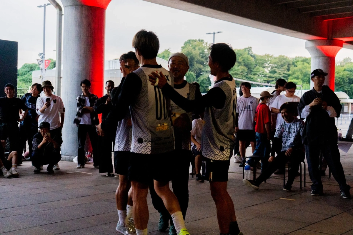 ストリートサッカーイベントでの交流風景