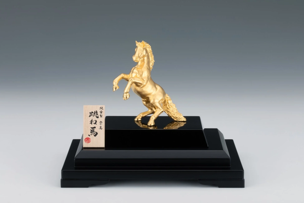 純金製 跳ね馬