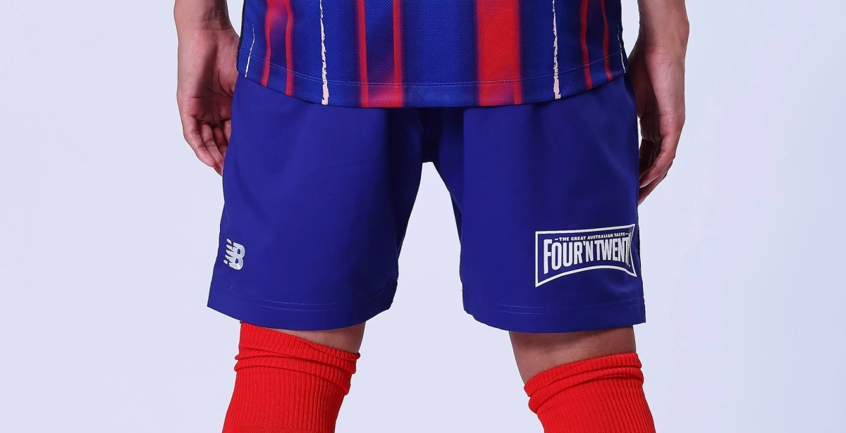 ユニフォームショーツにFour’N Twentyのロゴ