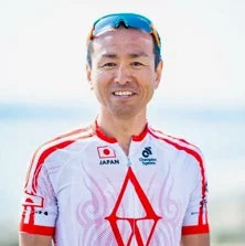 山本淳一氏