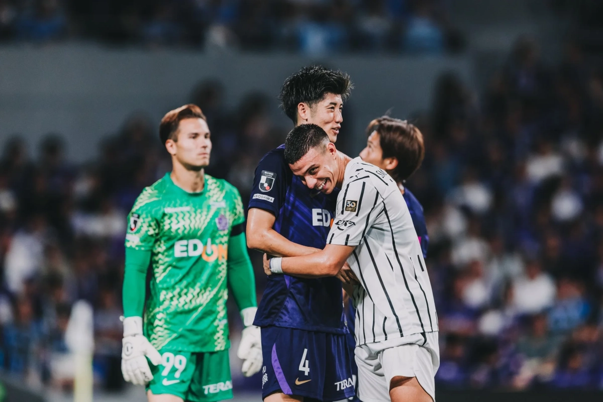 試合中のサッカー選手たち